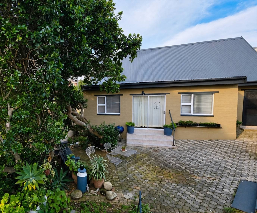 6 Bedroom Property for Sale in Stilbaai Wes Western Cape
